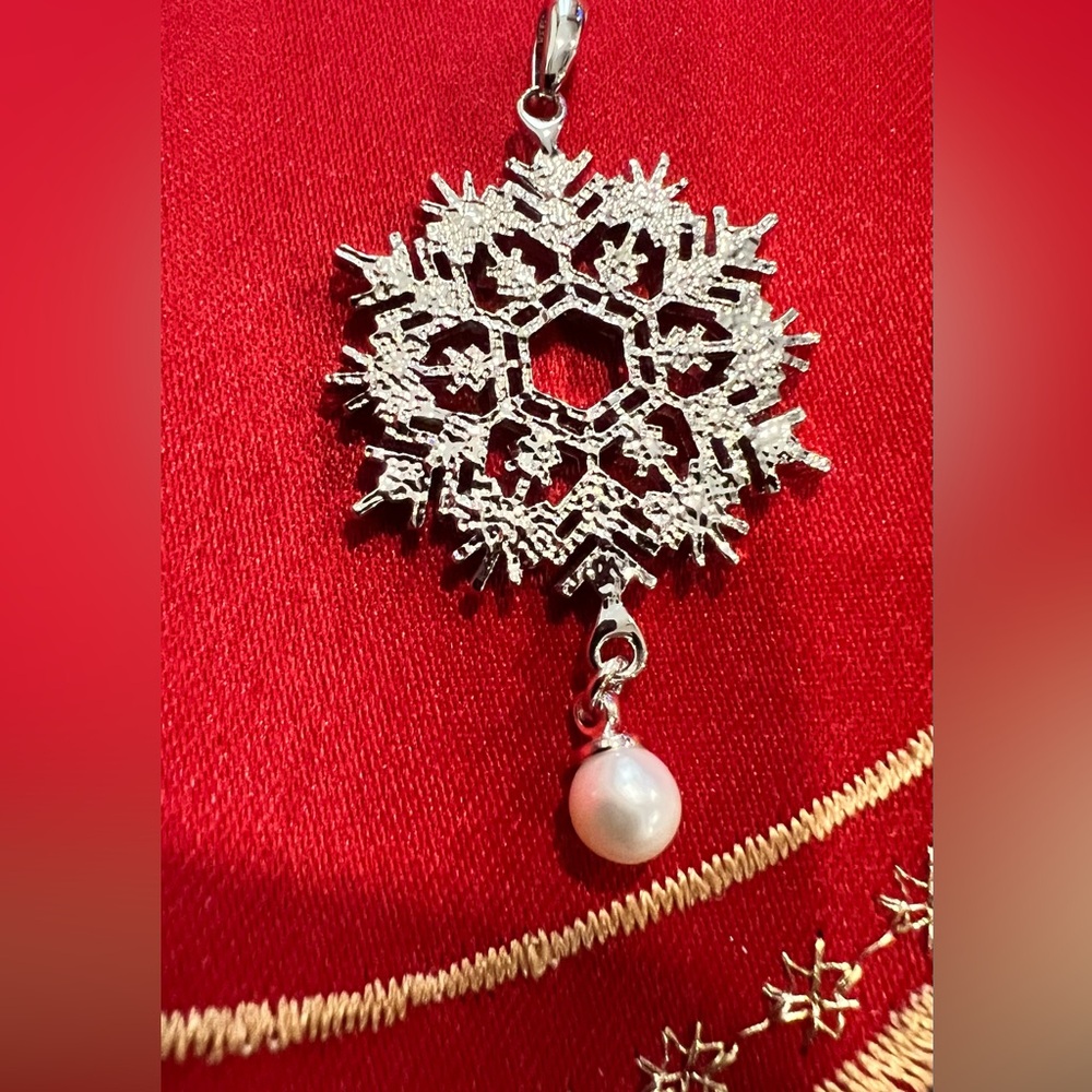 VANTEL Pearl Silver Snowflake Pendant